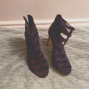 Lord and Taylor 424 fifth cut out booties